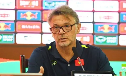 Huấn luyện viên Troussier hé lộ lý do hàng loạt "ngôi sao" phải ngồi dự bị ở đội tuyển Việt Nam
