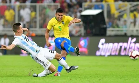 Liên đoàn Bóng đá Thế giới điều tra rắc rối trong trận đấu giữa Brazil và Argentina
