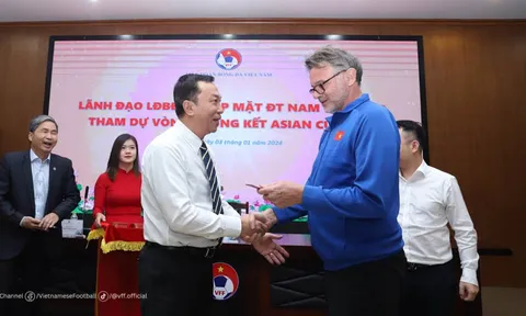 Chủ tịch VFF Trần Quốc Tuấn gặp gỡ, động viên đội tuyển Việt Nam tham dự Vòng chung kết ASIAN Cup 2023