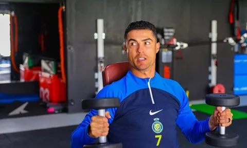 Ronaldo có nguy cơ lỡ hẹn với Messi