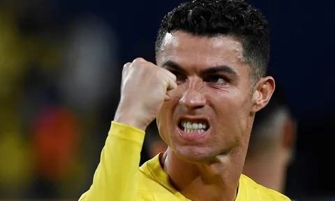 Ronaldo hơn Messi bao nhiêu bàn sau khi lập hat-trick cho Al Nassr?
