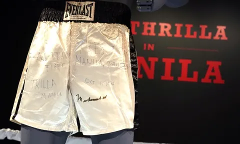 Bán đấu giá trang phục thi đấu của võ sĩ huyền thoại Muhammad Ali