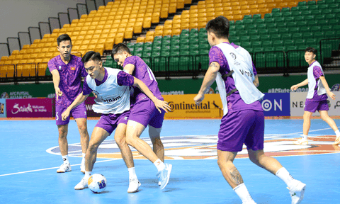 Đội tuyển Futsal Việt Nam tập làm quen nhà thi đấu tứ kết