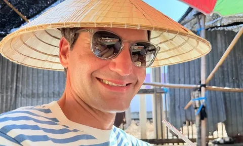 Roger Federer sang Việt Nam du lịch