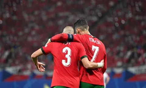 Cristiano Ronaldo và Pepe thiết lập kỷ lục vô tiền khoáng hậu tại EURO