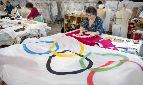 Olympic Paris 2024: Gấp rút chuẩn bị trang phục cho Lễ khai mạc và bế mạc