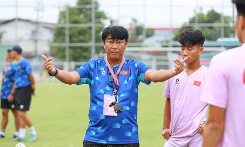 Huấn luyện viên Trần Minh Chiến hài lòng về các học trò sau khi U16 Việt Nam giành vé vào bán kết