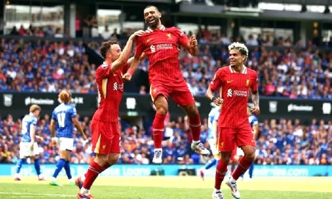 Tỏa sáng trong chiến thắng của Liverpool, Salah phá kỷ lục Premier League