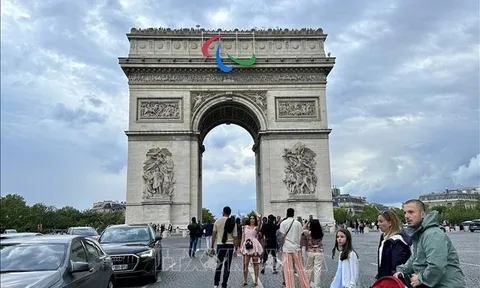 Paralympic 2024: Hai biểu tượng của Paris tạo dấu ấn cho Lễ khai mạc