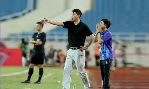 Đội tuyển Việt Nam: Huấn luyện viên Kim Sang-sik đối diện với bài toán khó