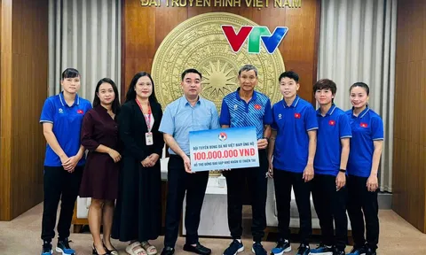 Đội tuyển nữ Việt Nam hỗ trợ đồng bào chịu thiệt hại bởi bão lũ
