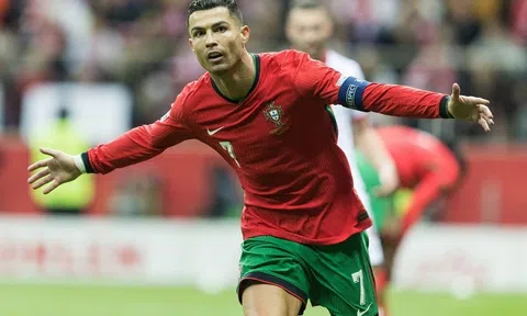 Ronaldo nới rộng khoảng cách ghi bàn với Messi