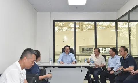Đẩy nhanh tiến độ thi công gian hàng tại Triển lãm thành tựu Đất nước nhân dịp 80 năm Quốc khánh