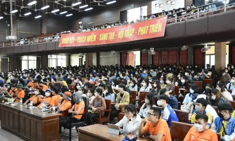 VM Huế tập huấn kỹ năng cho 900 tình nguyện viên