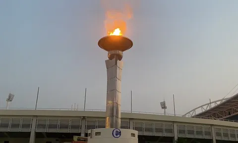 Đài đuốc sân vận động Mỹ Đình được vận hành thử trước thềm SEA Games 31