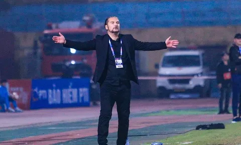V.League 2023-2024: Khi huấn luyện viên Popov khen trọng tài Việt Nam… giỏi nhất thế giới (!?)