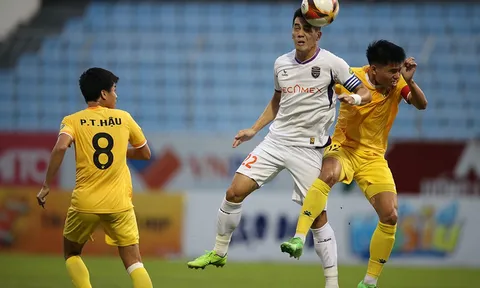 V.League 2023-2024: Đá không VAR, Huỳnh Đức bực bội vì mất oan bàn thắng!
