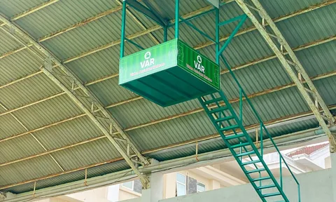 VAR treo như lồng đèn thật ngại quá!