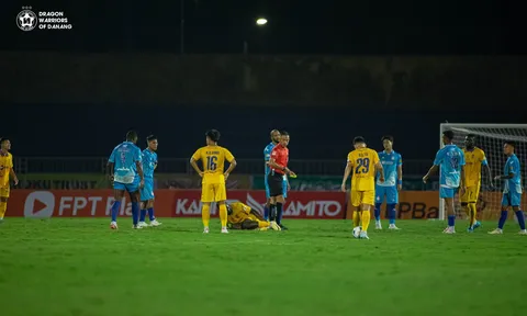 V.League 2024-2025: Sốt ruột với cầu thủ câu giờ và trọng tài canh VAR