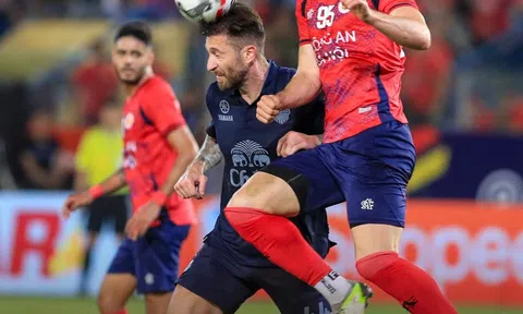 Chung kết lượt đi Shopee Cup 2024-2025: Sai lầm của Mano Polking
