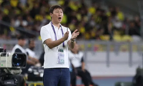 Huấn luyện viên Kim Sang-sik thừa nhận đánh giá sai đối thủ