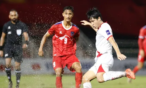 Đội tuyển Việt Nam: Nắng mưa là chuyện của trời!