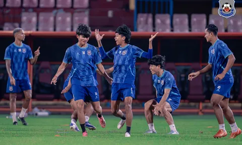 Hai câu lạc bộ Svay Rieng và Bangkok United mượn sân Hàng Đẫy để đá trận thủ tục