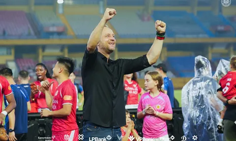 V.League 2025-2026: Công an Hà Nội đăng quang trong ngày… huấn luyện viên Mano Polking làm khán giả