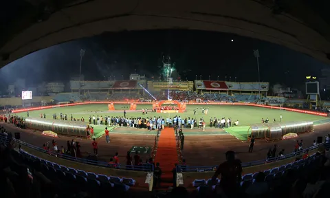 V.League một phần tư thế kỷ vẫn còn cảnh "ăn đong"