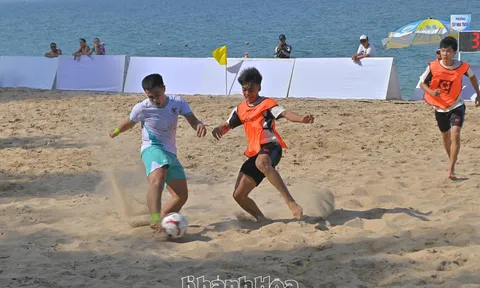 Khai mạc Giải Bóng đá bãi biển Đại hội Thể dục thể thao tỉnh Khánh Hòa lần thứ I