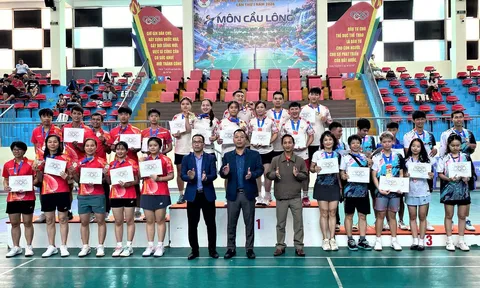 Trao 12 bộ huy chương môn Cầu lông Đại hội Thể dục thể thao tỉnh Lâm Đồng lần thứ nhất