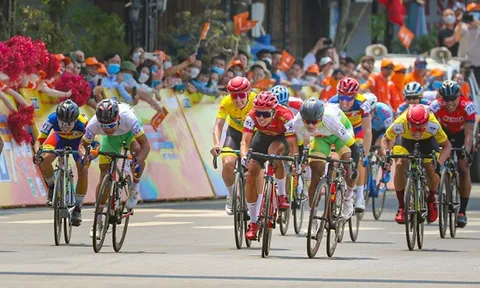 Chặng 4 cuộc đua Xe đạp Truyền hình TP.HCM - Cúp Tôn Đông Á 2022: Nguyễn Tấn Hoài xuất sắc về nhất hoán chuyển Áo xanh với đồng đội