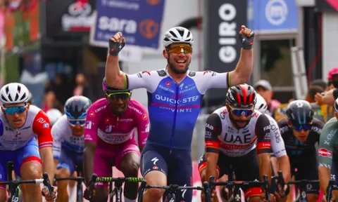 Mark Cavendish về nhất chặng 3 với cú nước rút 74,7 km/giờ