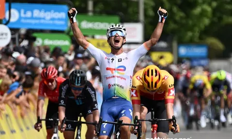 Alexis Vuillermoz "xé" Áo vàng Critérium du Dauphiné 2022