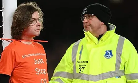 Premier League cấm sử dụng pháo sáng trên khán đài