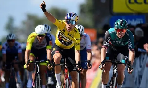 Wout van Aert thắng chặng 5 củng cố Áo vàng