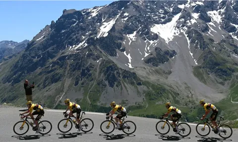 Cả đội Jumbo-Visma bỏ Tour de Suisse vì COVID-19