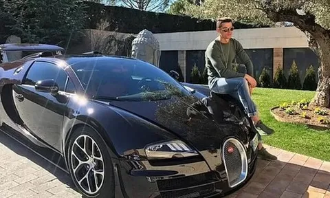 Siêu xe Bugatti Veyron của Ronaldo nát đầu sau tai nạn