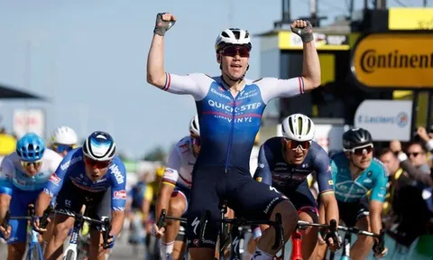 Fabio Jakobsen thắng chặng đầu tiên trong sự nghiệp tại Tour de France