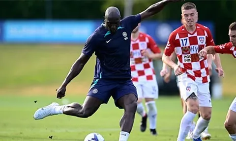 Lukaku khởi đầu ấn tượng