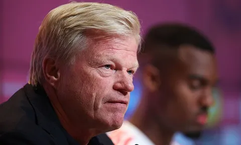 Oliver Kahn bóng gió khả năng mua Ronaldo