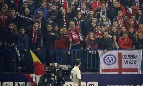 Ronaldo bị cổ động viên Atletico Madrid phản đối