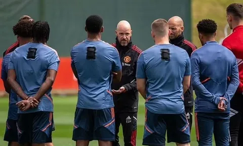 Huấn luyện viên Erik Ten Hag thiết quân luật tại Man United