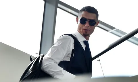 Ronaldo trở lại Anh để đàm phán về tương lai