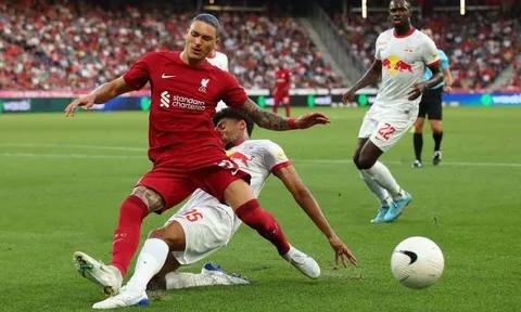 Liverpool thua sốc Salzburg