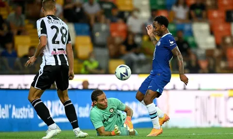 Raheem Sterling ‘mở tài khoản’ cho Chelsea