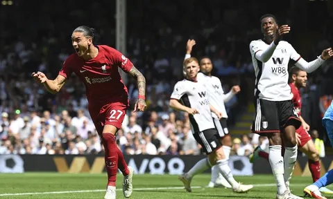 Darwin Nunez đi vào lịch sử trong trận ra mắt Premier League