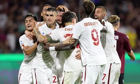 Dybala đen đủi, Roma thắng nhọc ngày ra quân