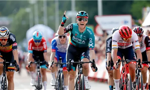 Sam Bennett thắng chặng 2 Vuelta a Espana 2022