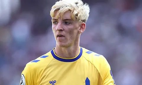 Chelsea tăng giá mua Anthony Gordon
